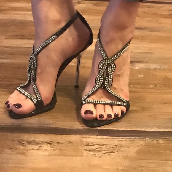 HP Flofifi Heels - Worn Once - Look New!! - Picture 1 of 6